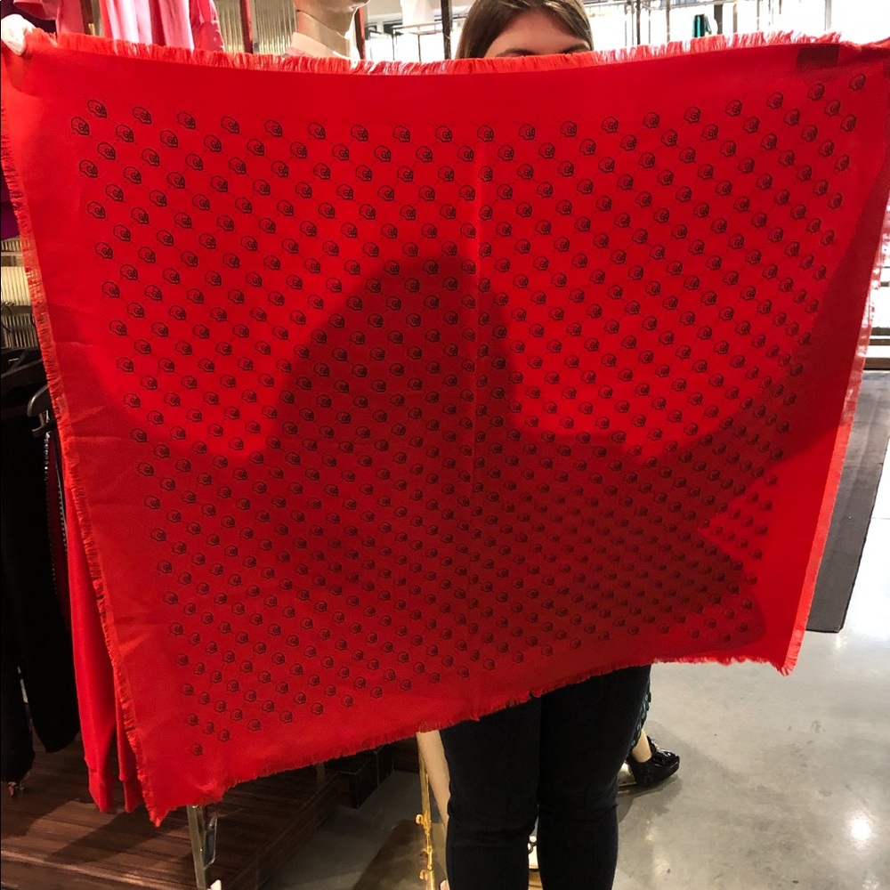Beautiful Gucci skull scarf- guaranteed authentic!